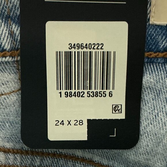 Levi's Premium Wedgie Straight Women's Size 24x28 Light Blue Denim Jeans NWT - Picture 3 of 5